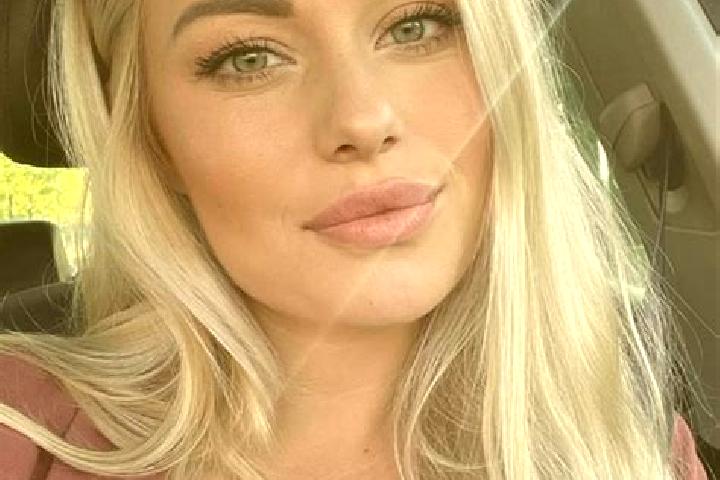 Aubrey, 33, a blonde hazel-eyed latina companion based in Tzova. Offering OWO, 69, Couples. Available for incall and outcall, overnight bookings available.