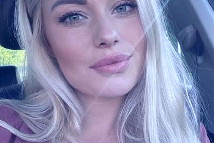 Aubrey, 33, a blonde hazel-eyed mixed companion based in Peterstown. Offering OWO, Duos, CIM. Available for incall and outcall, overnight bookings available.