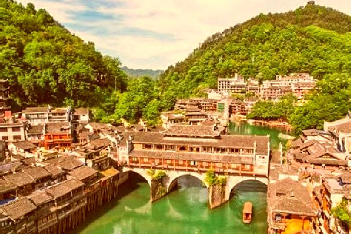 Aubrey, 33 — Escort in Fenghuangshan, China