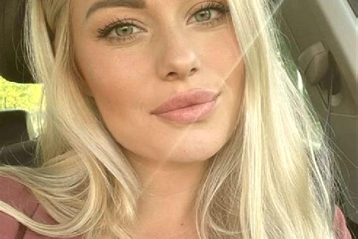 Aubrey, 34, a blonde hazel-eyed caucasian companion based in Duko. Offering Fetish, Massage, Erotic Massage. Available for incall and outcall, overnight book...