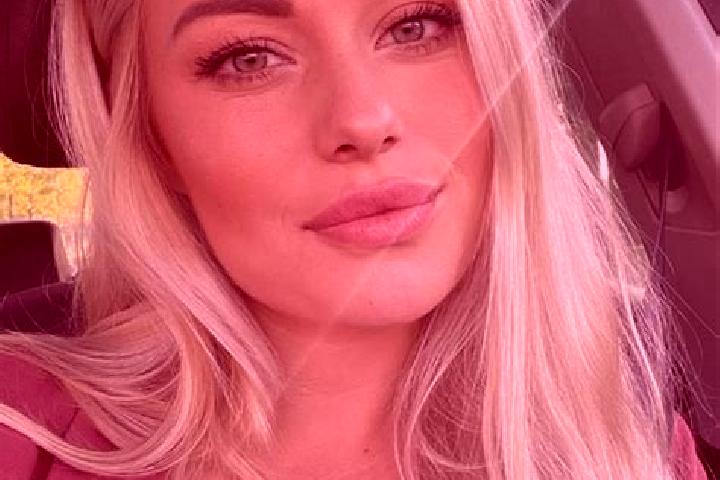 Aubrey, 35, a blonde hazel-eyed ebony companion based in Cromwell. Offering A-Level, Duos, Deep French Kissing. Available for incall and outcall, overnight b...