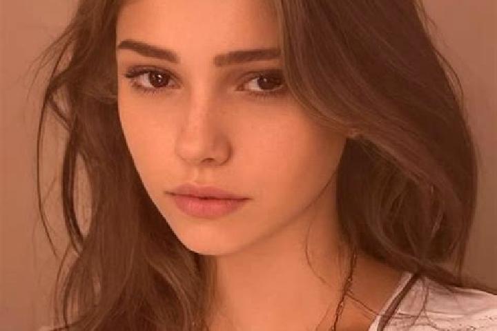 Aubrey, 35, a brunette grey-eyed slavic companion based in Busigny. Offering Overnight, BDSM, OWO. Available for incall and outcall, day and evening dates.