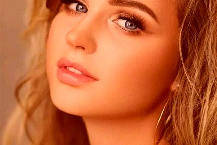 Aubrey, 36, a dark blonde blue-eyed slavic companion based in Salvav. Offering Duos, Travel Companion, Fetish, Party Girl. Available for incall and outcall, ...