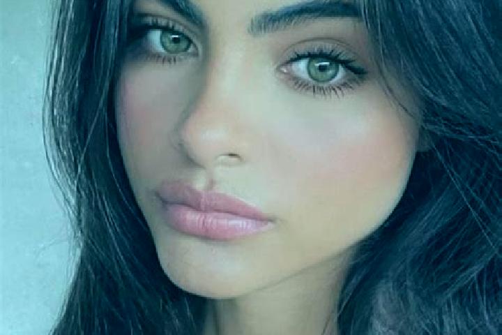 Aubrey, 37, a brunette green-eyed caucasian companion based in Speluzzi. Offering Prostate Massage, Domination, Travel Companion, Party Girl. Available for i...