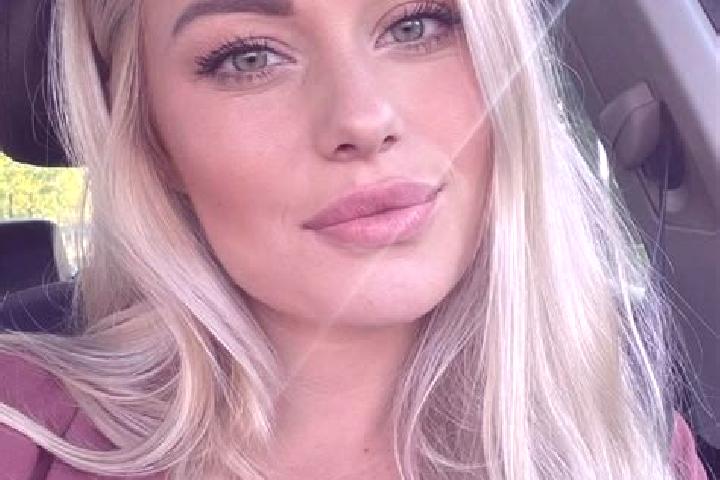 Aubrey, 38, a blonde hazel-eyed caucasian companion based in Las Huertas Tercera Seccion. Offering Deep French Kissing, Massage, Dinner Date, Striptease, Tra...