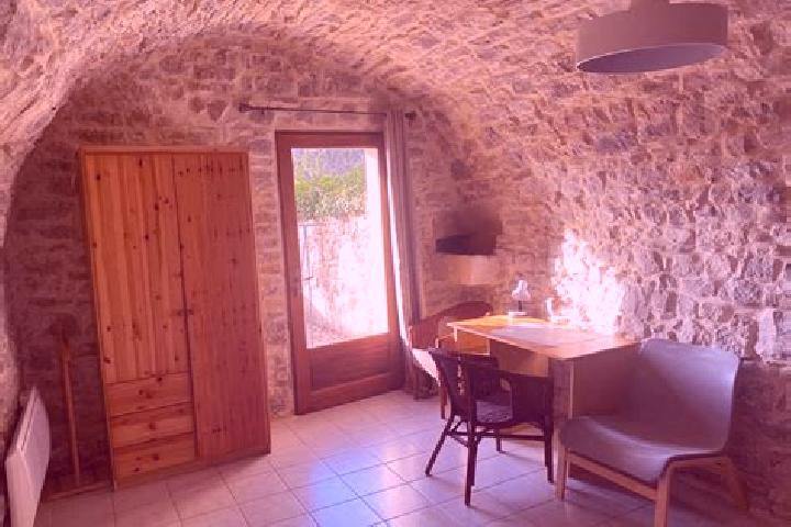 Aubrey, 38 — Escort in Sainte-Croix-de-Quintillargues, France