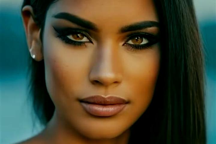 Aubrey, 39, a auburn amber-eyed latina companion based in Keflavik. Offering Overnight, Striptease, Prostate Massage, Girlfriend Experience, 69. Available fo...
