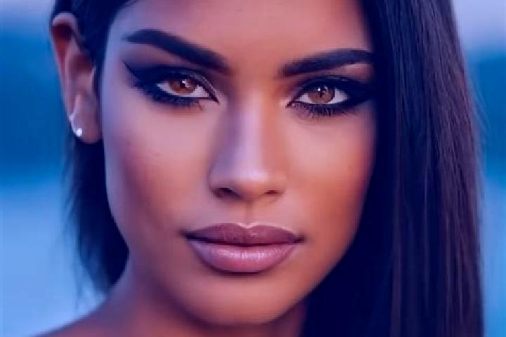 Aubrey, 39, a brunette amber-eyed latina companion based in Chanas. Offering Party Girl, Couples, Massage. Available for incall and outcall, overnight bookin...