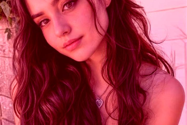 Aurora, 20, a brunette hazel-eyed mediterranean companion based in White Meadow Lake. Offering Fetish, Domination, Roleplay, A-Level, Deep French Kissing. Av...