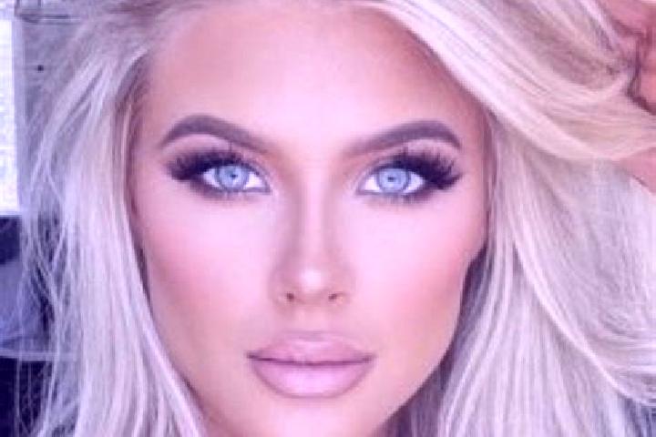 Aurora, 20, a platinum blonde blue-eyed ebony companion based in Hohfroschen. Offering Dinner Date, Couples, Massage. Available for incall and outcall, day a...