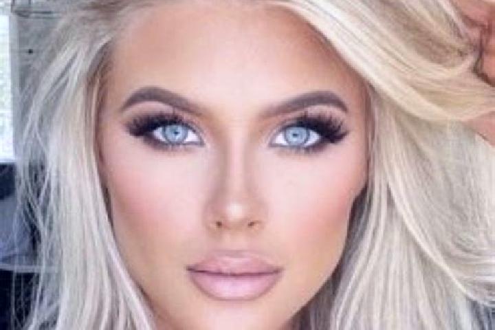 Aurora, 20, a platinum blonde dark-eyed indian companion based in Kengkang. Offering Domination, Duos, Striptease, Deep French Kissing, Couples. Available fo...