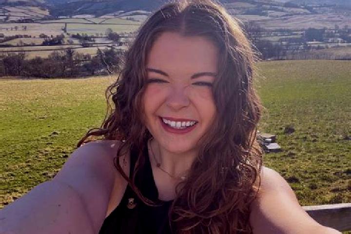 Aurora, 20 — Escort in Gwynn, United States