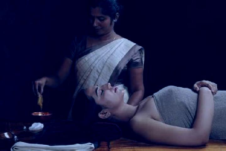 Aurora, 20 — Escort in Madayi, India