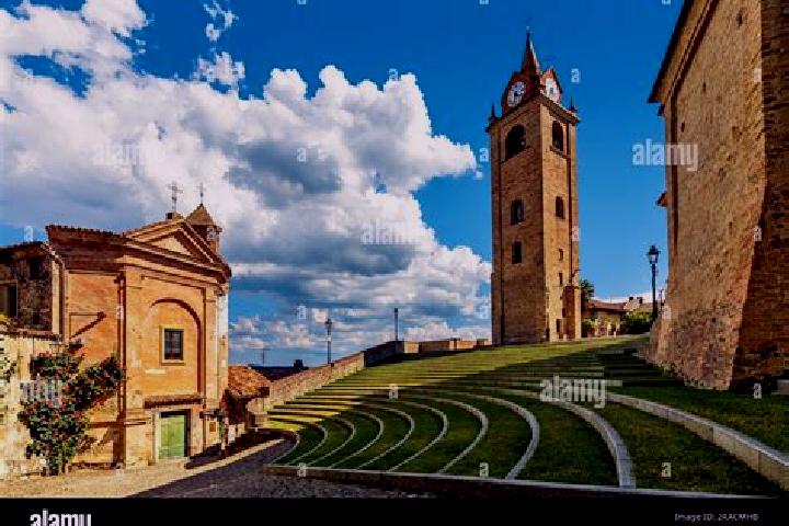 Aurora, 20 — Escort in Monforte d Alba, Italy
