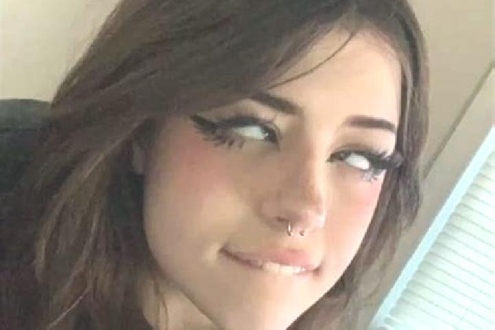 Aurora, 21, a black brown-eyed european companion based in Bellinzago Novarese. Offering Party Girl, BDSM, OWO. Available for incall and outcall, day and eve...