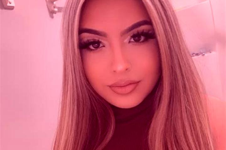 Aurora, 21, a blonde brown-eyed latina companion based in Balmaseda. Offering Girlfriend Experience, Roleplay, Tantra, Massage. Available for incall and outc...