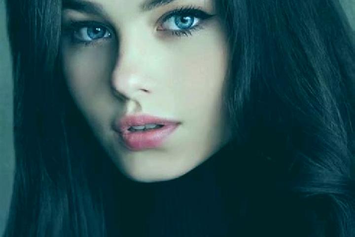 Aurora, 21, a brunette dark-eyed caucasian companion based in Zinaparo. Offering 69, Dinner Date, OWO. Available for incall and outcall, day and evening dates.