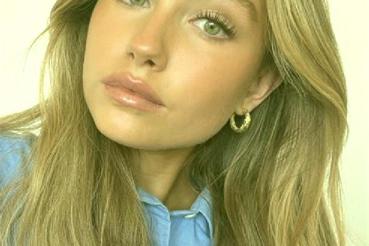 Aurora, 21, a dark blonde green-eyed middle eastern companion based in OEvecek. Offering CIM, Duos, Couples, Deep French Kissing, Tantra. Available for incal...
