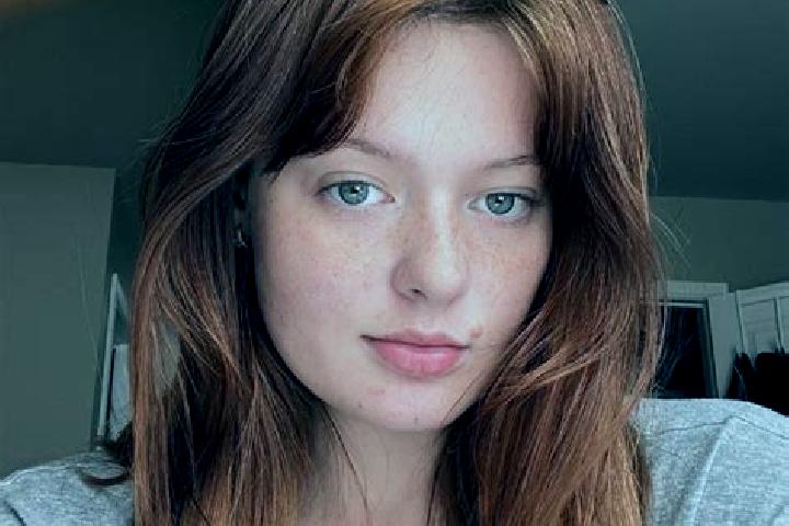 Aurora, 21, a dark blonde grey-eyed caucasian companion based in Plumeliau. Offering 69, Couples, Deep French Kissing, Massage. Available for incall and outc...