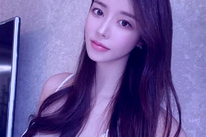 Aurora, 21 — Escort in Chenxikou, China
