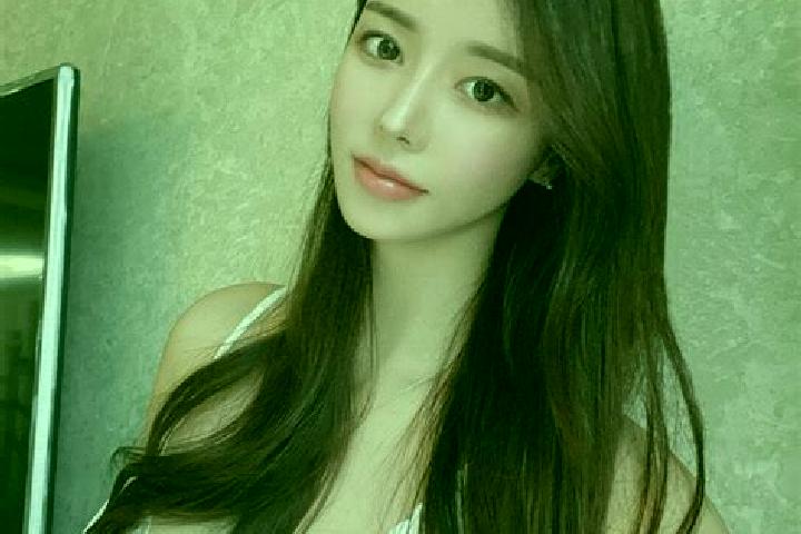 Aurora, 21 — Escort in Houxixi, China