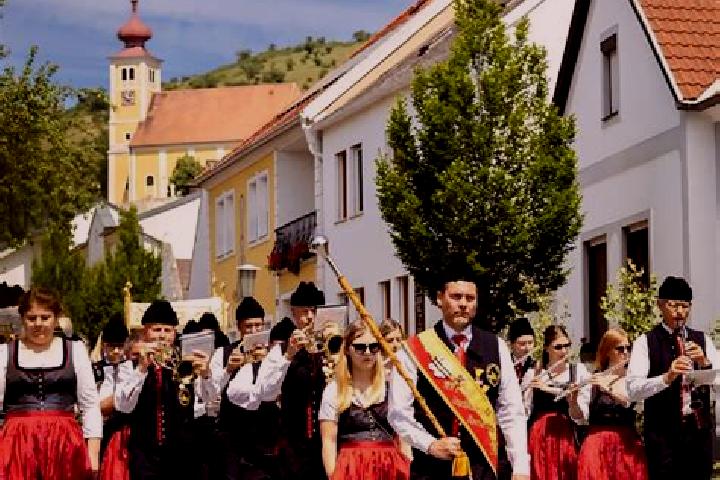 Aurora, 21 — Escort in Niederneukirchen, Austria