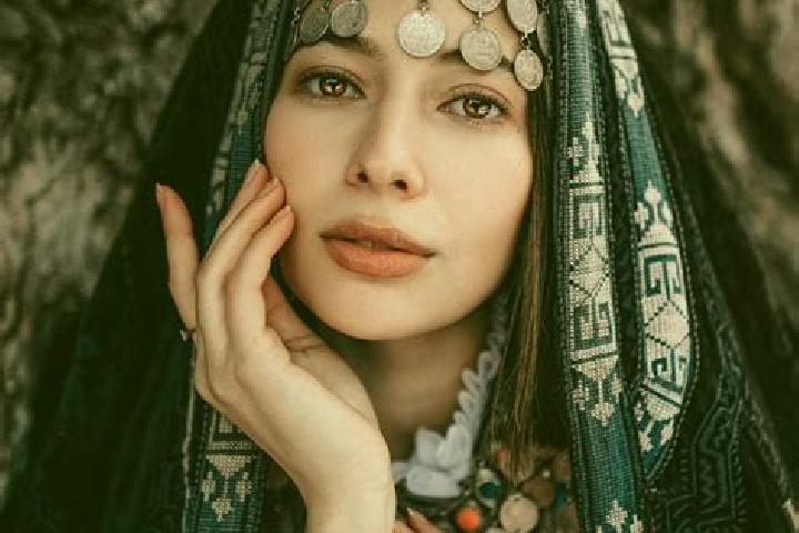 Aurora, 21 — Escort in Rud Avar, Iran