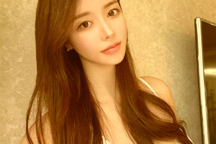 Aurora, 21 — Escort in Xiaozhoushan, China
