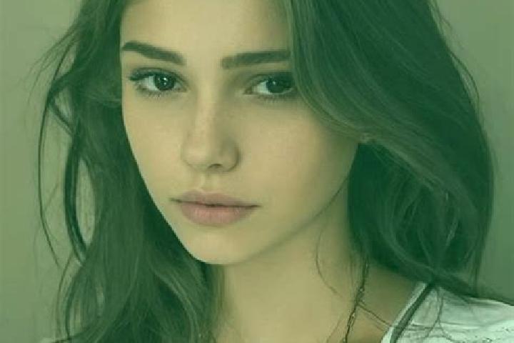 Aurora, 22, a chestnut dark-eyed slavic companion based in Teplytsia. Offering Massage, Travel Companion. Available for incall and outcall, day and evening d...