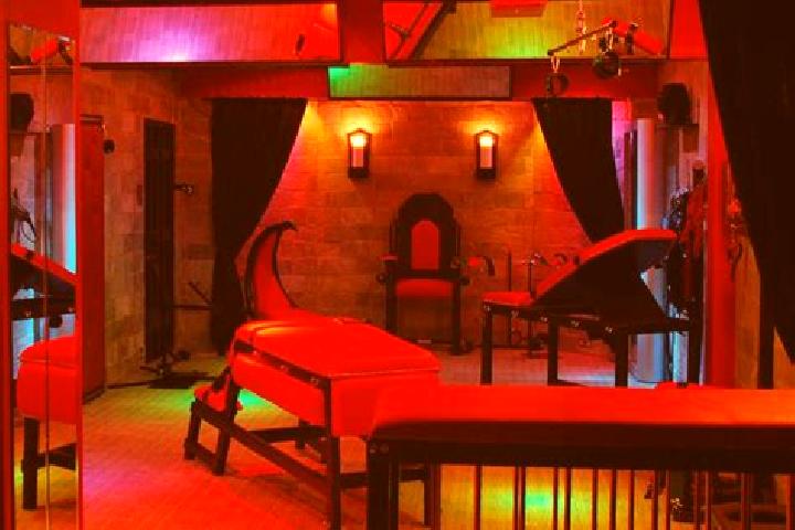 Aurora, 22, a red blue-eyed caribbean companion based in Herbault. Offering CIM, Erotic Massage, Fetish, BDSM. Available for incall and outcall, overnight bo...