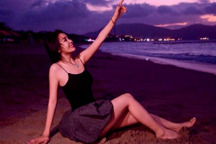 Aurora, 22 — Escort in Amgalang, China