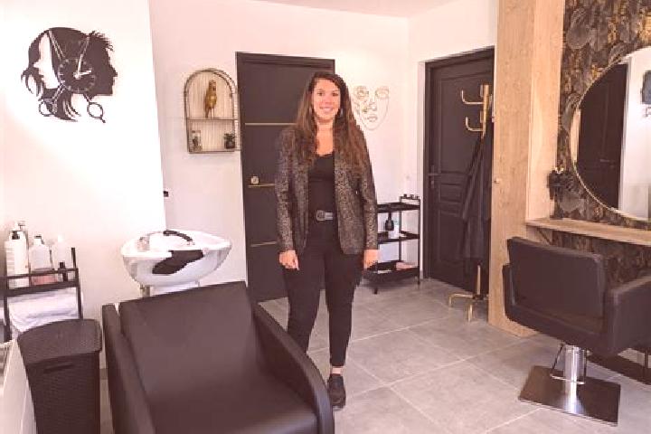 Aurora, 22 — Escort in Crosville-la-Vieille, France