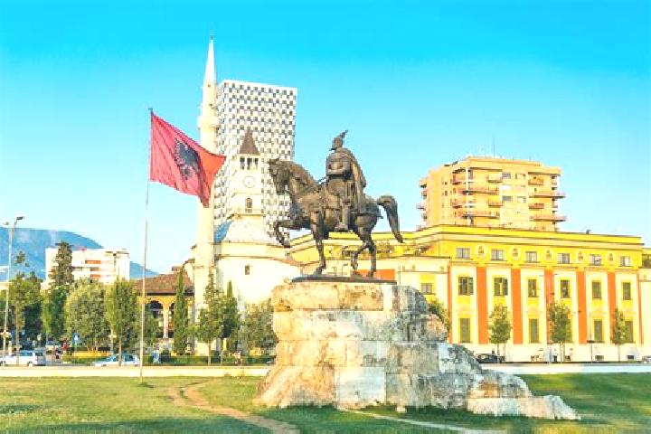 Aurora, 22 — Escort in Shishtavec, Albania