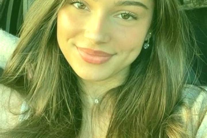 Aurora, 23, a brunette hazel-eyed slavic companion based in Roclenge-sur-Geer. Offering A-Level, Roleplay, Striptease, Erotic Massage, CIM. Available for inc...