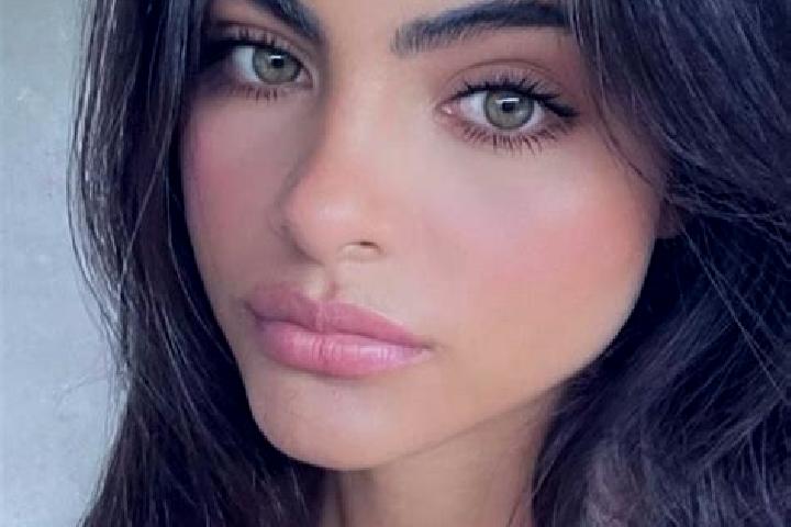 Aurora, 23, a dark blonde green-eyed middle eastern companion based in Lukwatini. Offering Fetish, Overnight, Striptease, Tantra, A-Level. Available for inca...