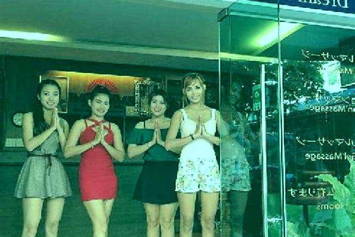 Aurora, 23, a red grey-eyed asian companion based in Vrina. Offering Couples, GFE, Girlfriend Experience, Erotic Massage, Party Girl. Available for incall an...