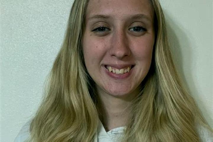 Aurora, 23 — Escort in Estherville, United States