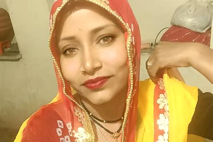Aurora, 23 — Escort in Gulabpura, India
