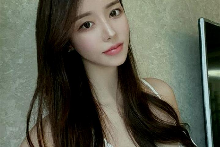 Aurora, 23 — Escort in Maomiaoji, China