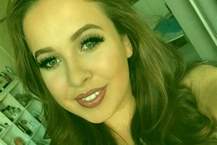 Aurora, 24, a auburn amber-eyed caucasian companion based in Campo Grande. Offering Striptease, Party Girl, Dinner Date. Available for incall and outcall, da...