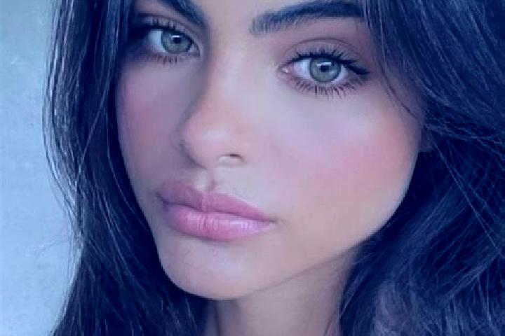Aurora, 24, a brunette grey-eyed indian companion based in Lusina. Offering Couples, Duos, Fetish. Available for incall and outcall, overnight bookings avail...