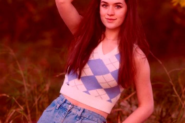 Aurora, 24 — Escort in Allenton, United States