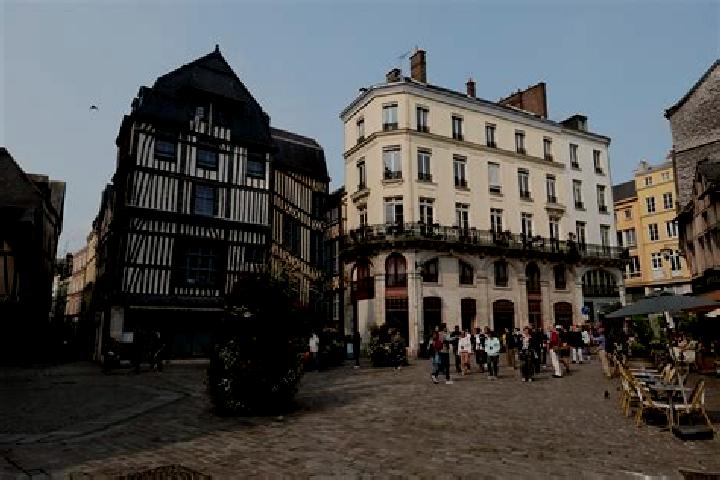 Aurora, 24 — Escort in Amfreville-la-Mi-Voie, France