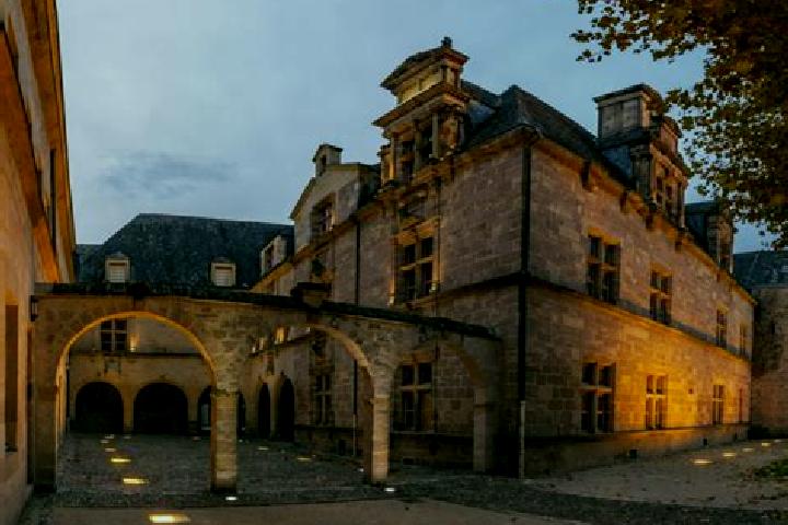 Aurora, 24 — Escort in Fontaine-la-Gaillarde, France