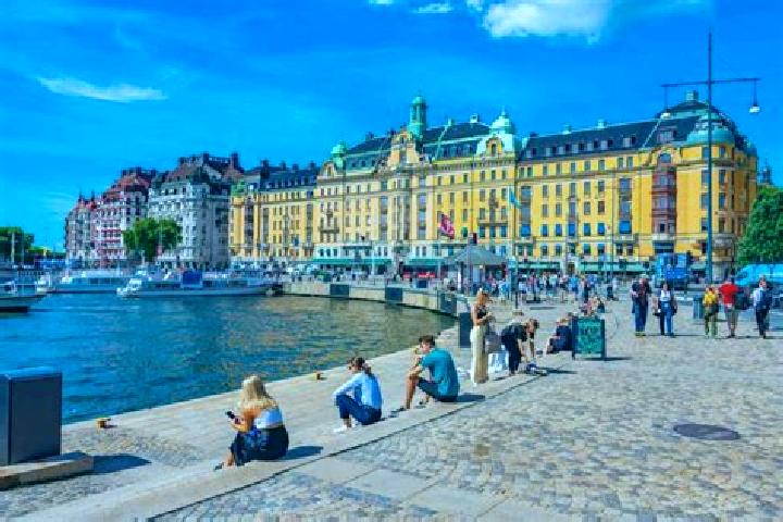Aurora, 24 — Escort in Haellbybrunn, Sweden