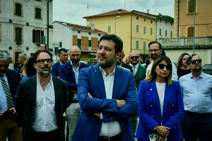 Aurora, 24 — Escort in Pierantonio, Italy