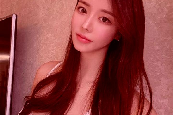Aurora, 24 — Escort in Qingchengzi, China