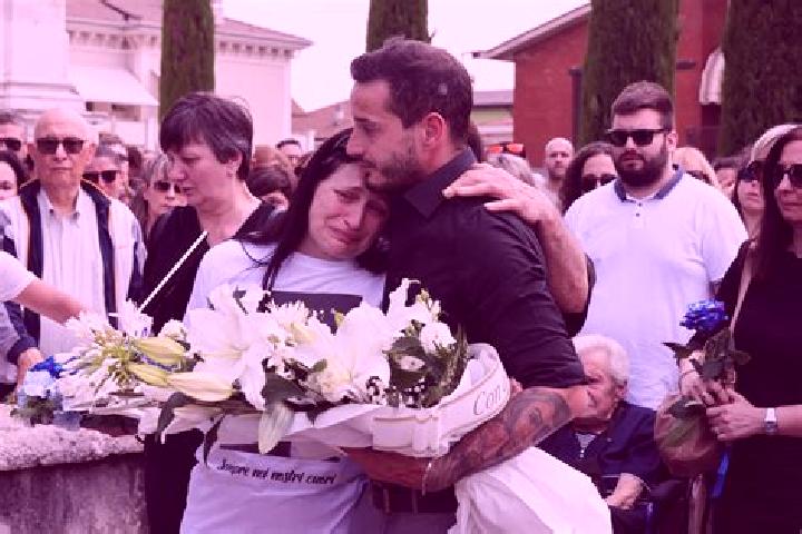 Aurora, 24 — Escort in San Giorgio Albanese, Italy