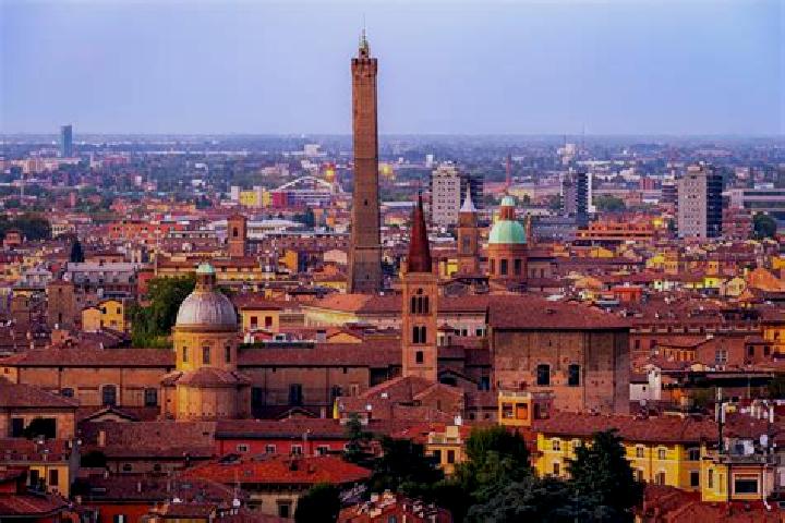 Aurora, 24 — Escort in Volongo, Italy