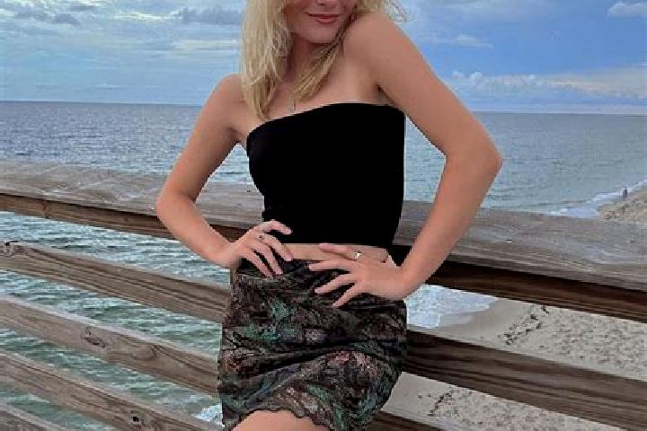 Aurora, 24 — Escort in Wood-Lynne, United States